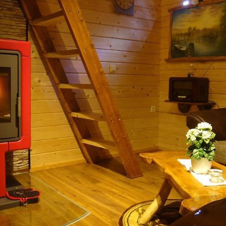 נוירופין Holzhaus Waldwichtel Am Wald Und See מראה חיצוני תמונה