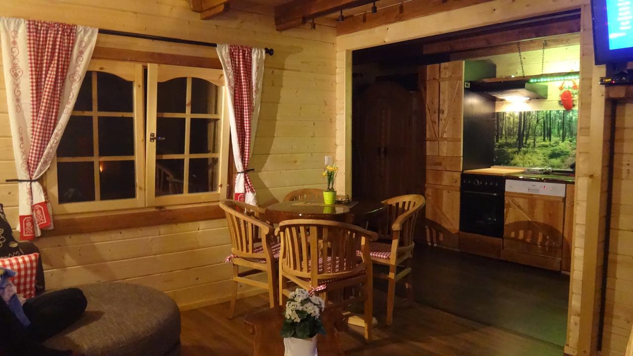 נוירופין Holzhaus Waldwichtel Am Wald Und See מראה חיצוני תמונה