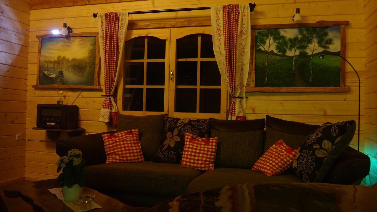 נוירופין Holzhaus Waldwichtel Am Wald Und See מראה חיצוני תמונה