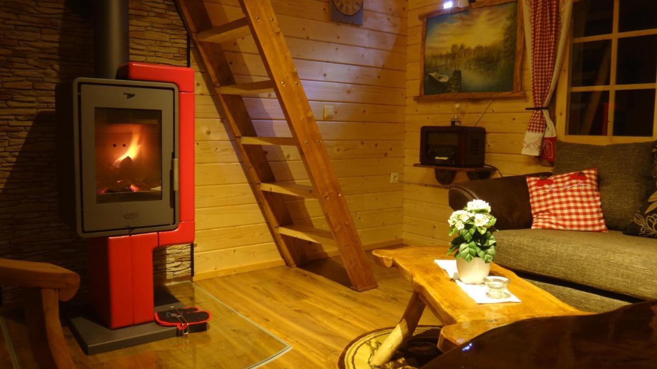 נוירופין Holzhaus Waldwichtel Am Wald Und See מראה חיצוני תמונה